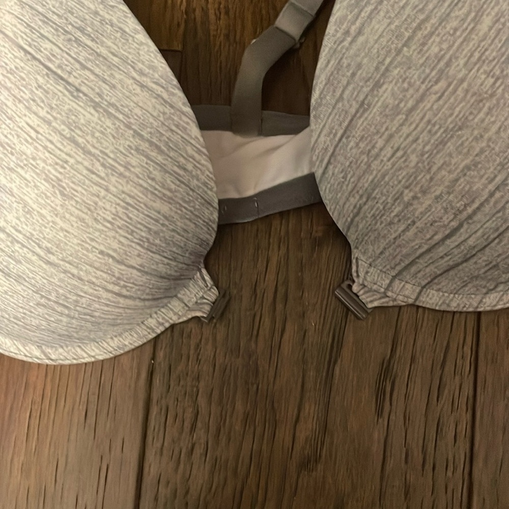 Gray Front-Closure Bra with T-Back - Picture 4 of 6